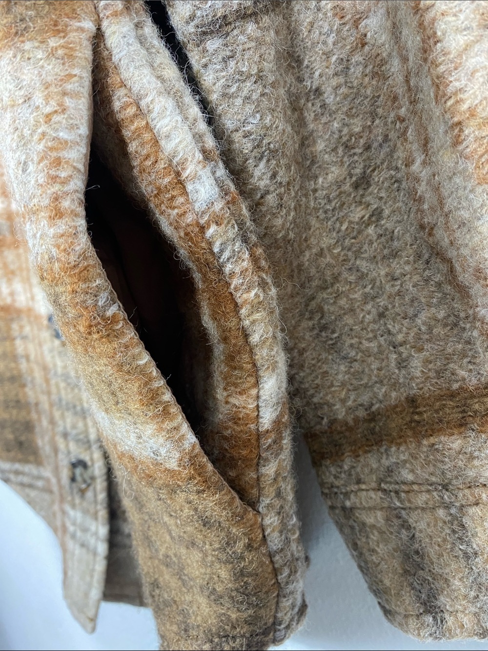 Aritzia Wilfred Ganna Brown and Cream Plaid Teddy Shacket Size M 75% Wool Laine - Picture 8 of 16